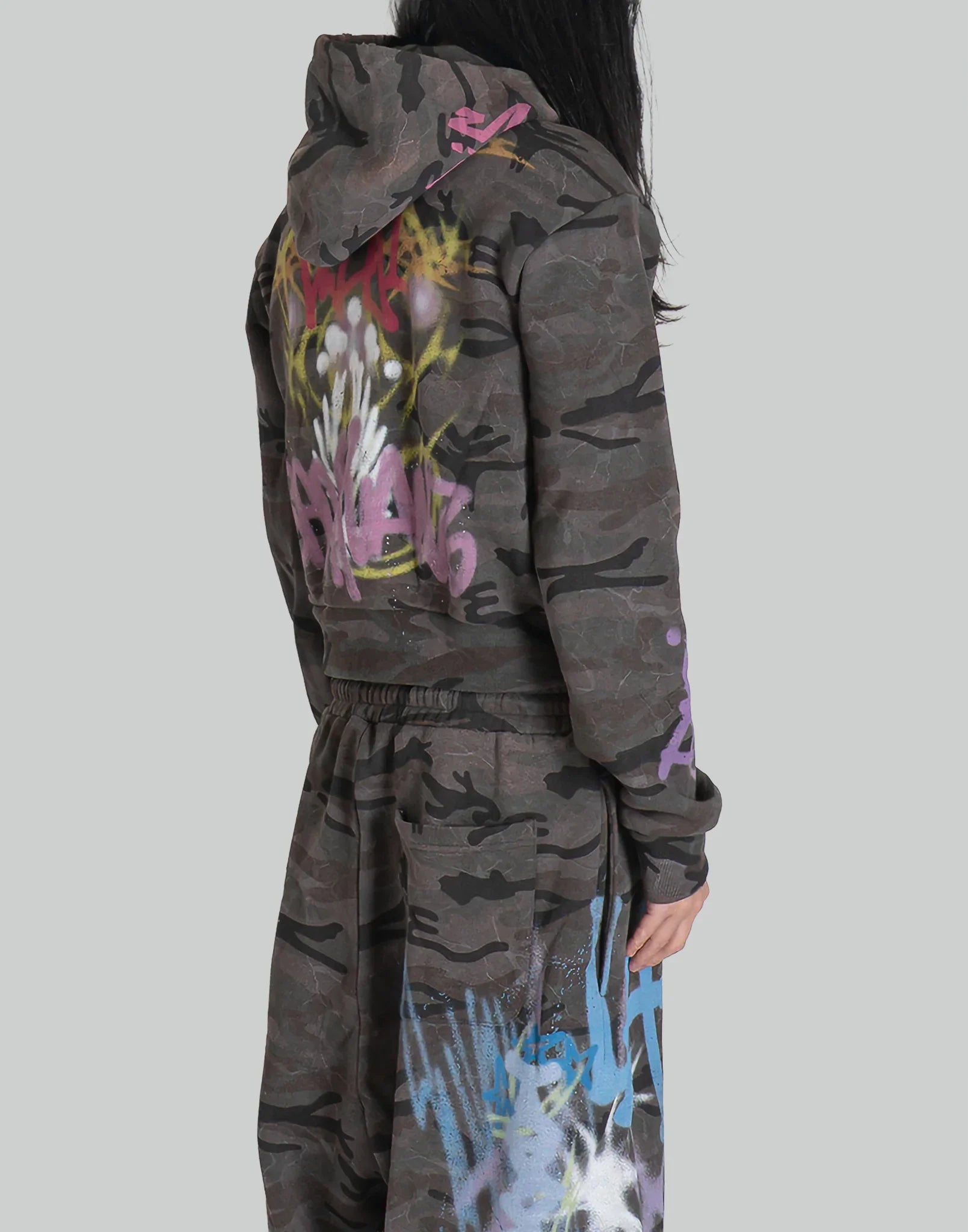 BUMPY GRAFFITI CROPPED ZIP-UP HOODIE