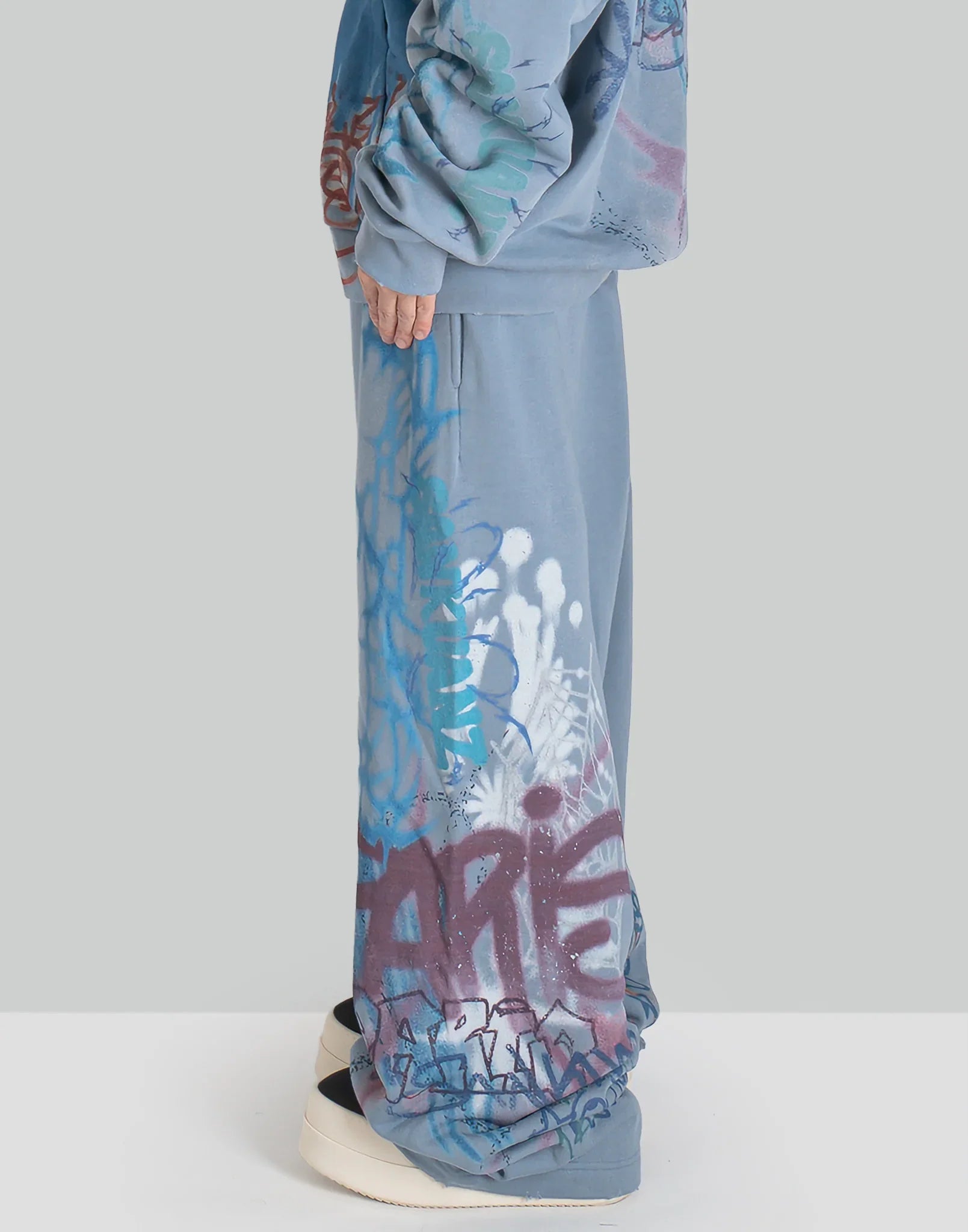 BUMPY GRAFFITI LOOSE SWEATPANTS
