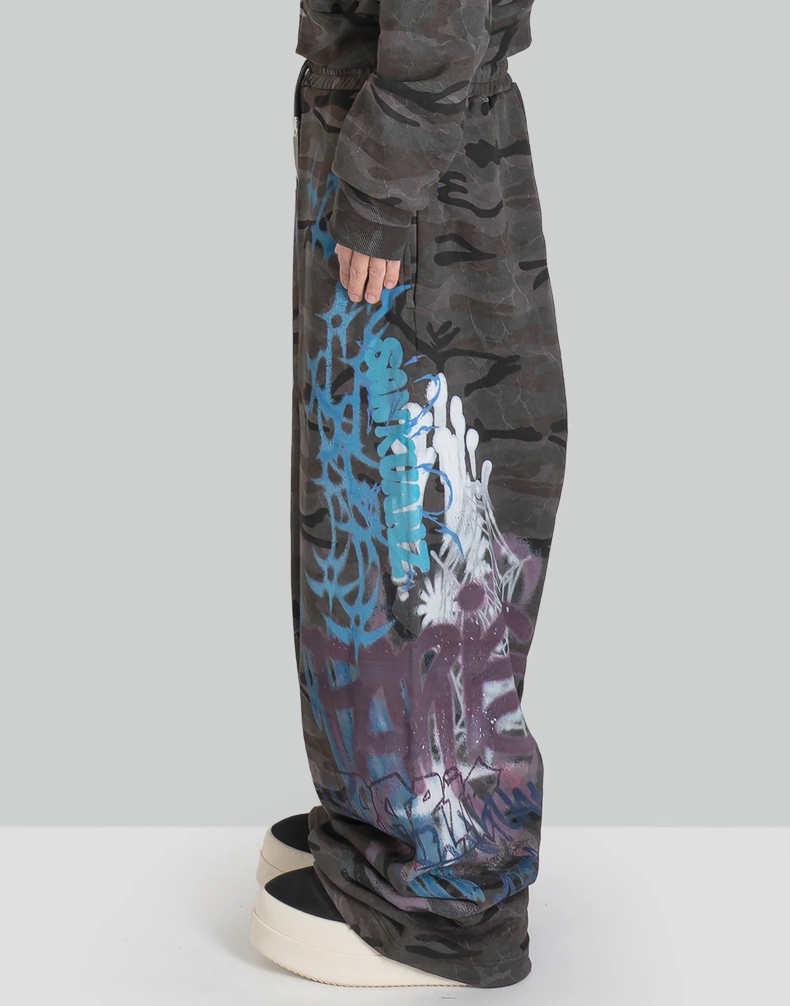 SANKUANZ - BUMPY GRAFFITI LOOSE SWEATPANTS - 082plus