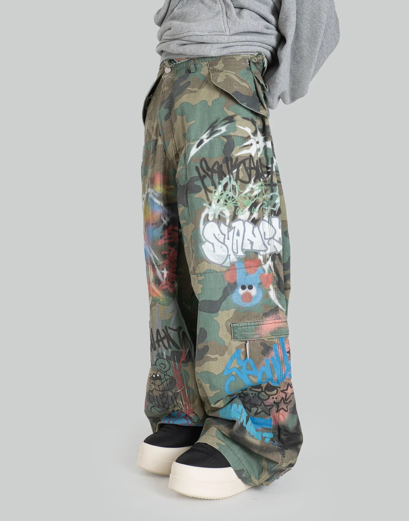 SANKUANZ - BUMPY GRAFFITI PRINT CAMOUFLAGE CARGO PANTS - 082plus
