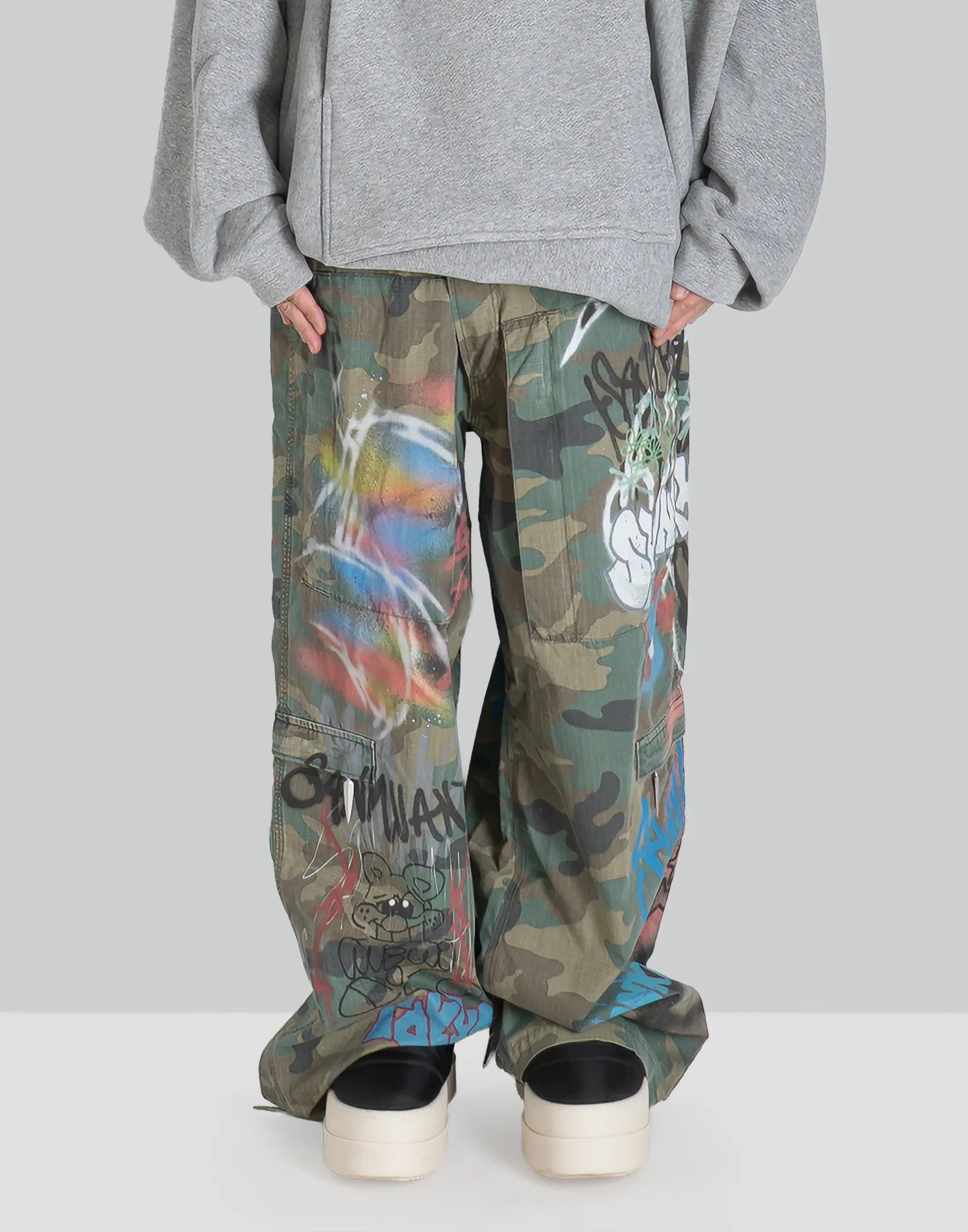 SANKUANZ - BUMPY GRAFFITI PRINT CAMOUFLAGE CARGO PANTS - 082plus