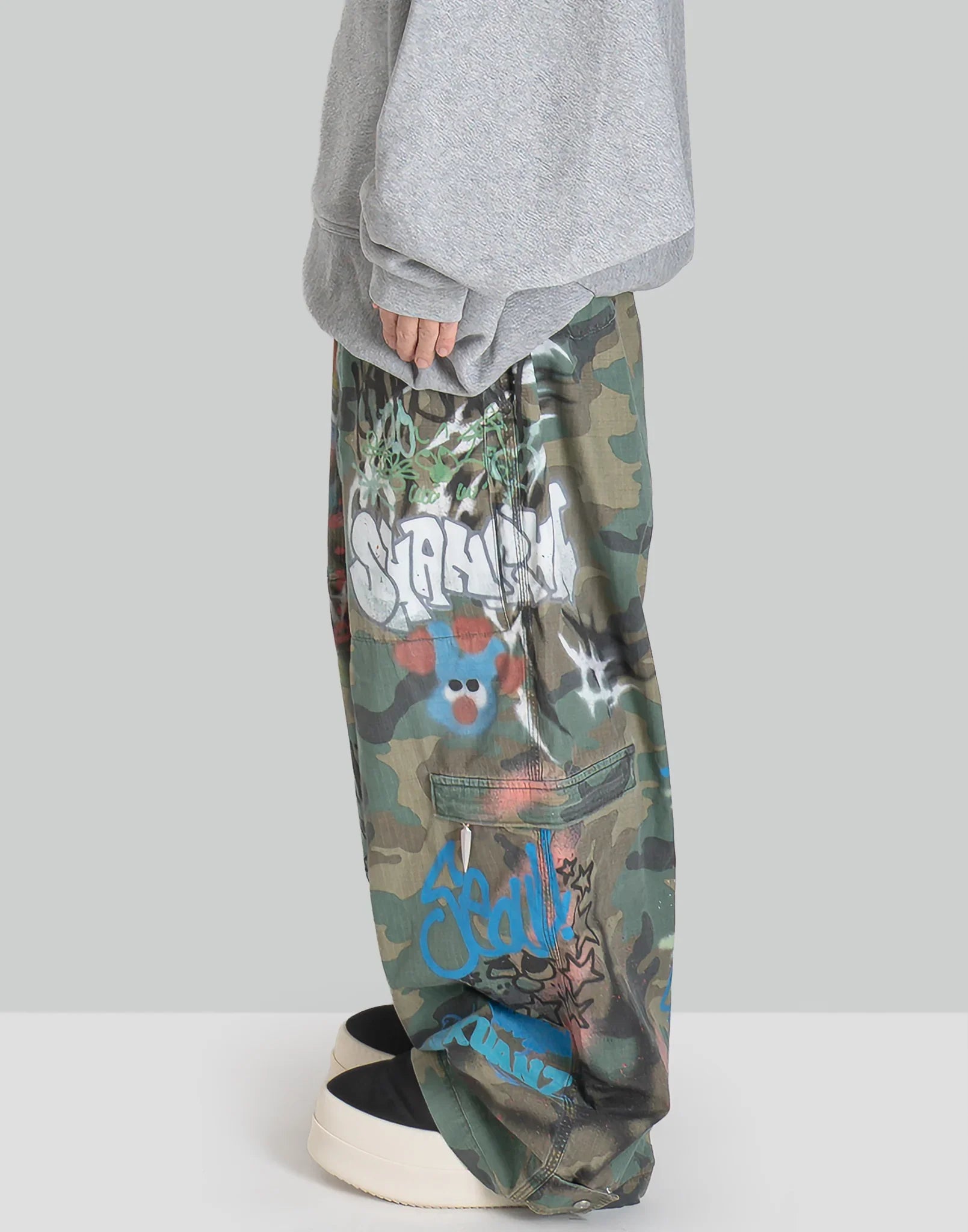 SANKUANZ - BUMPY GRAFFITI PRINT CAMOUFLAGE CARGO PANTS - 082plus
