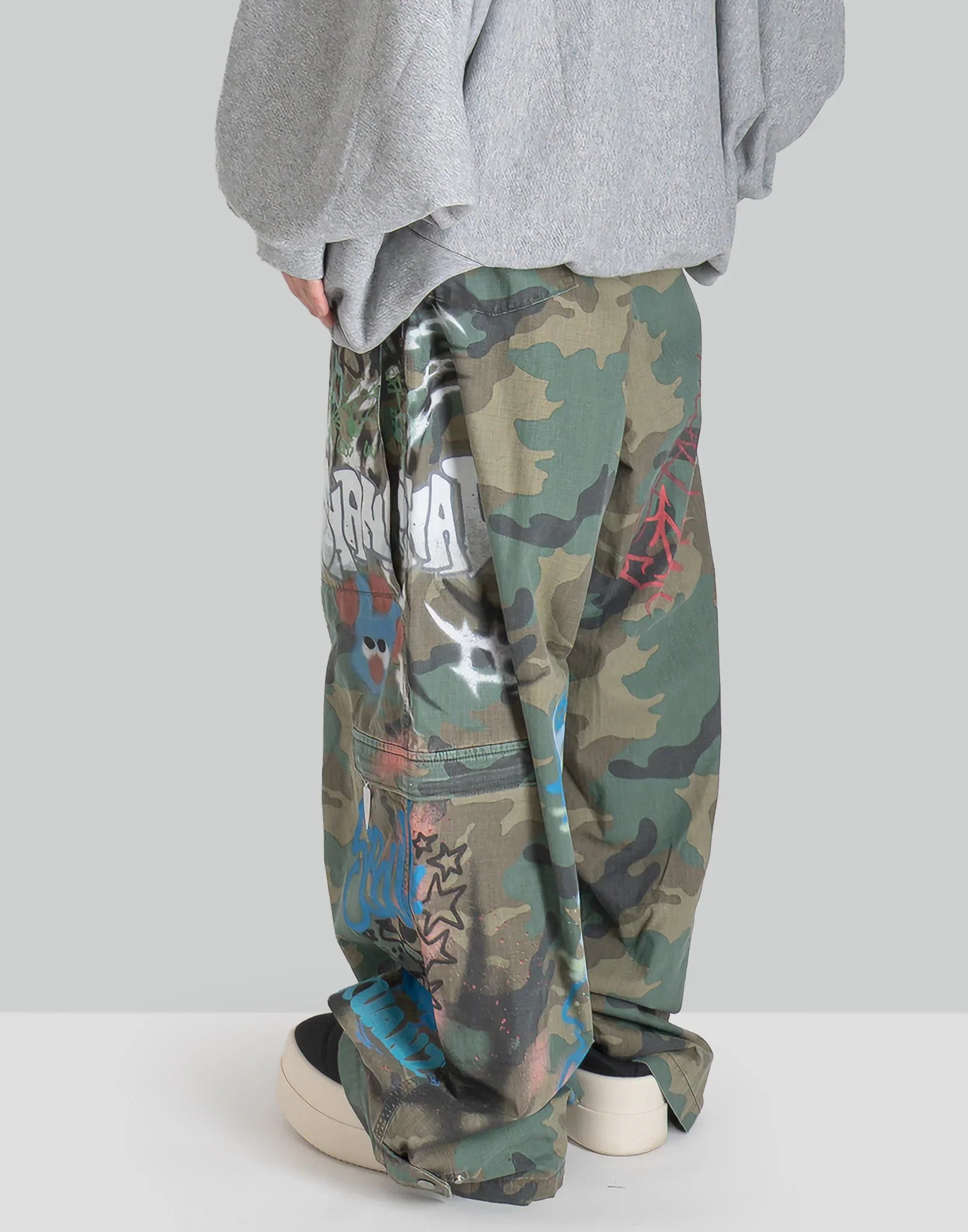 SANKUANZ - BUMPY GRAFFITI PRINT CAMOUFLAGE CARGO PANTS - 082plus