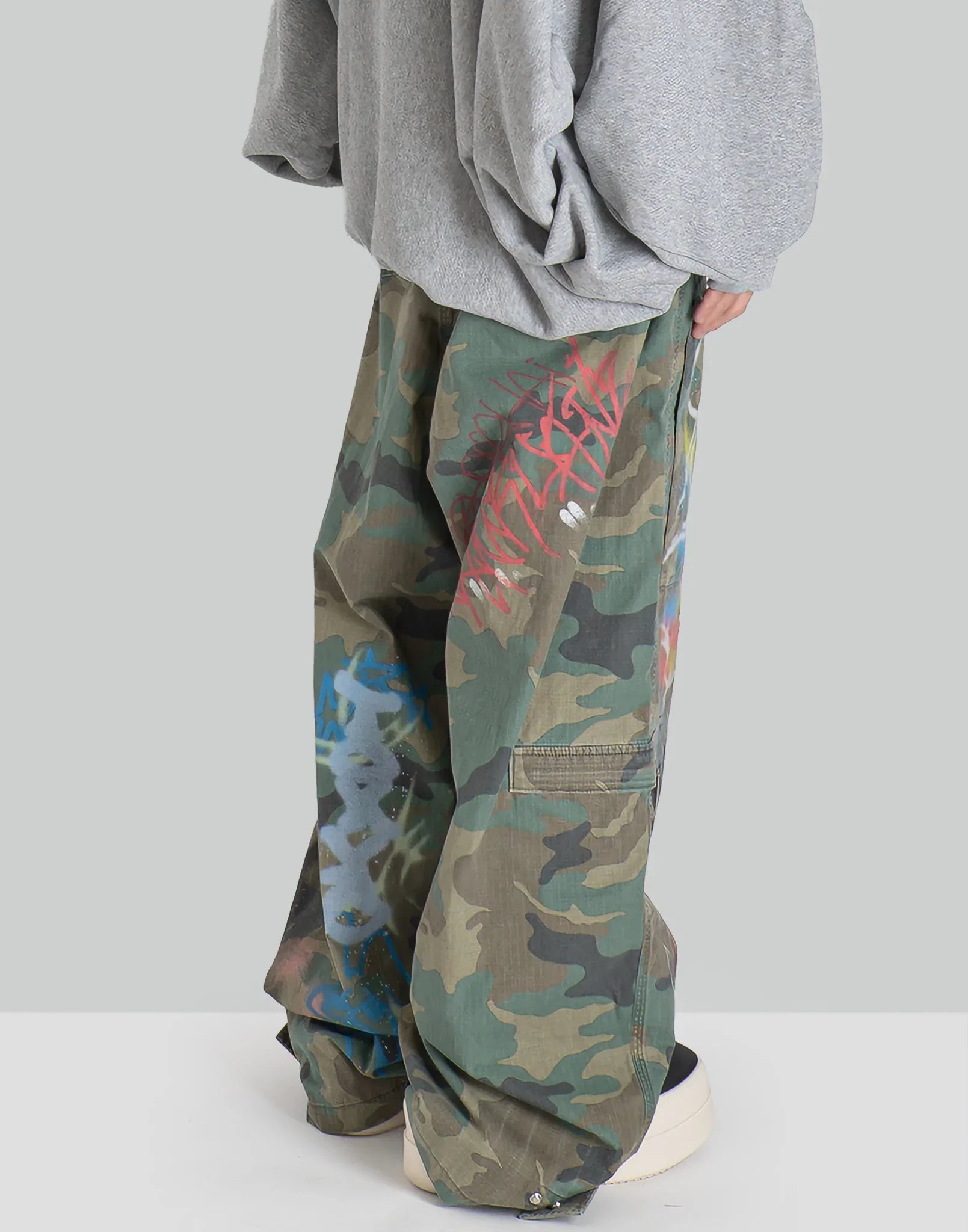 SANKUANZ - BUMPY GRAFFITI PRINT CAMOUFLAGE CARGO PANTS - 082plus