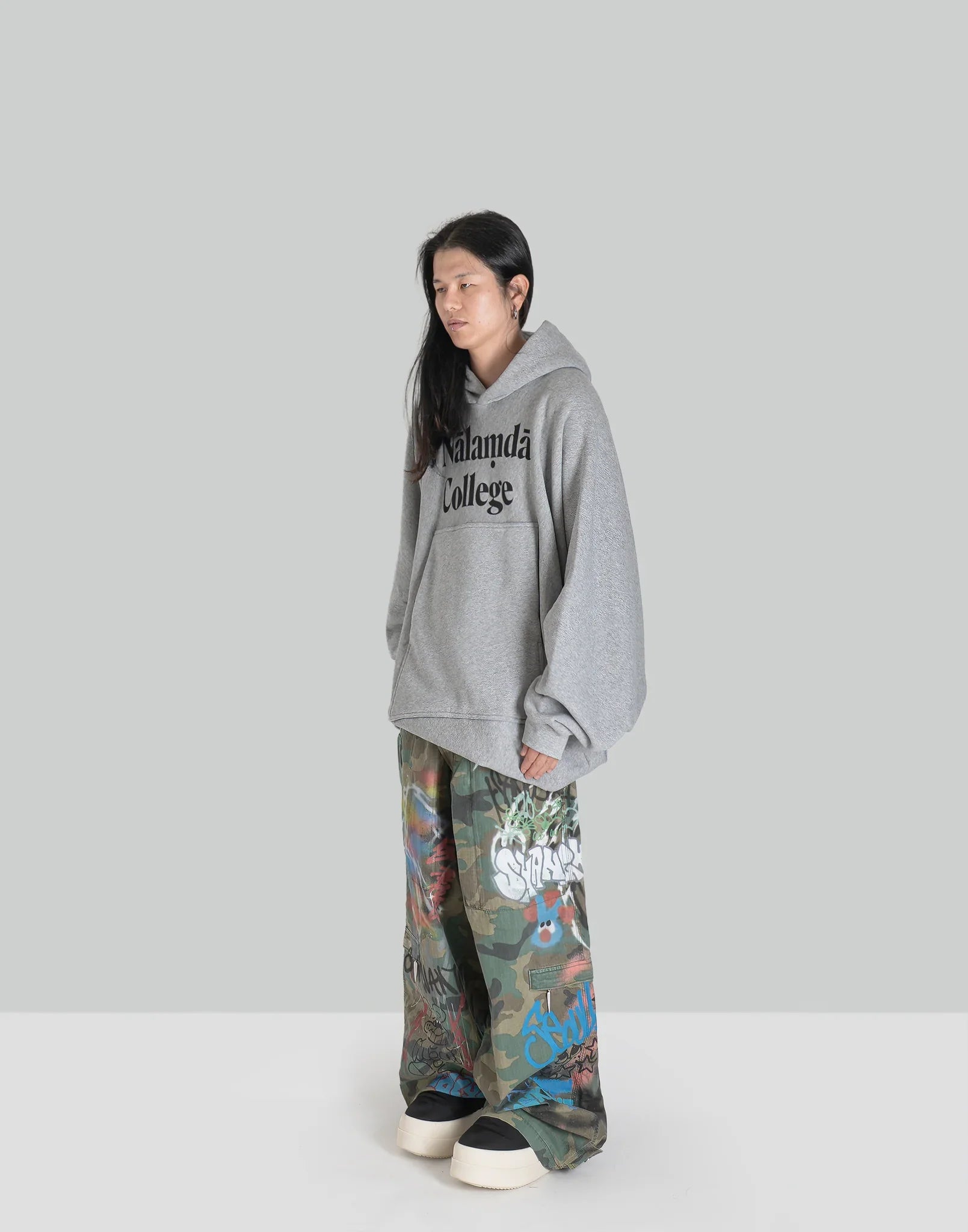 BUMPY GRAFFITI PRINT CAMOUFLAGE CARGO PANTS