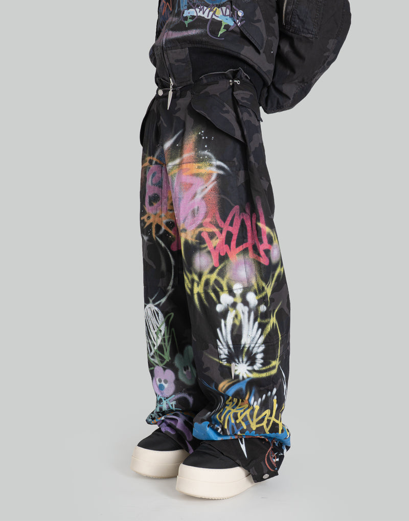 BUMPY GRAFFITI PRINT CAMOUFLAGE CARGO PANTS