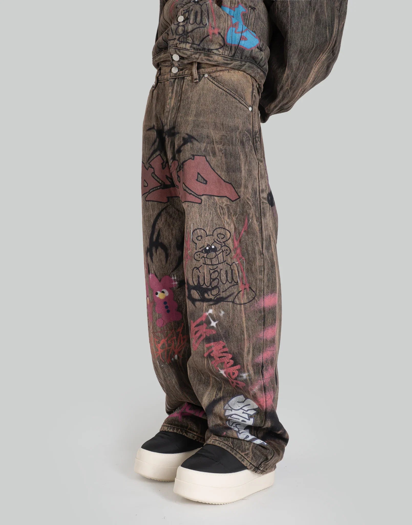 BUMPY GRAFFITI PRINT DISTRESSED DENIM PANTS