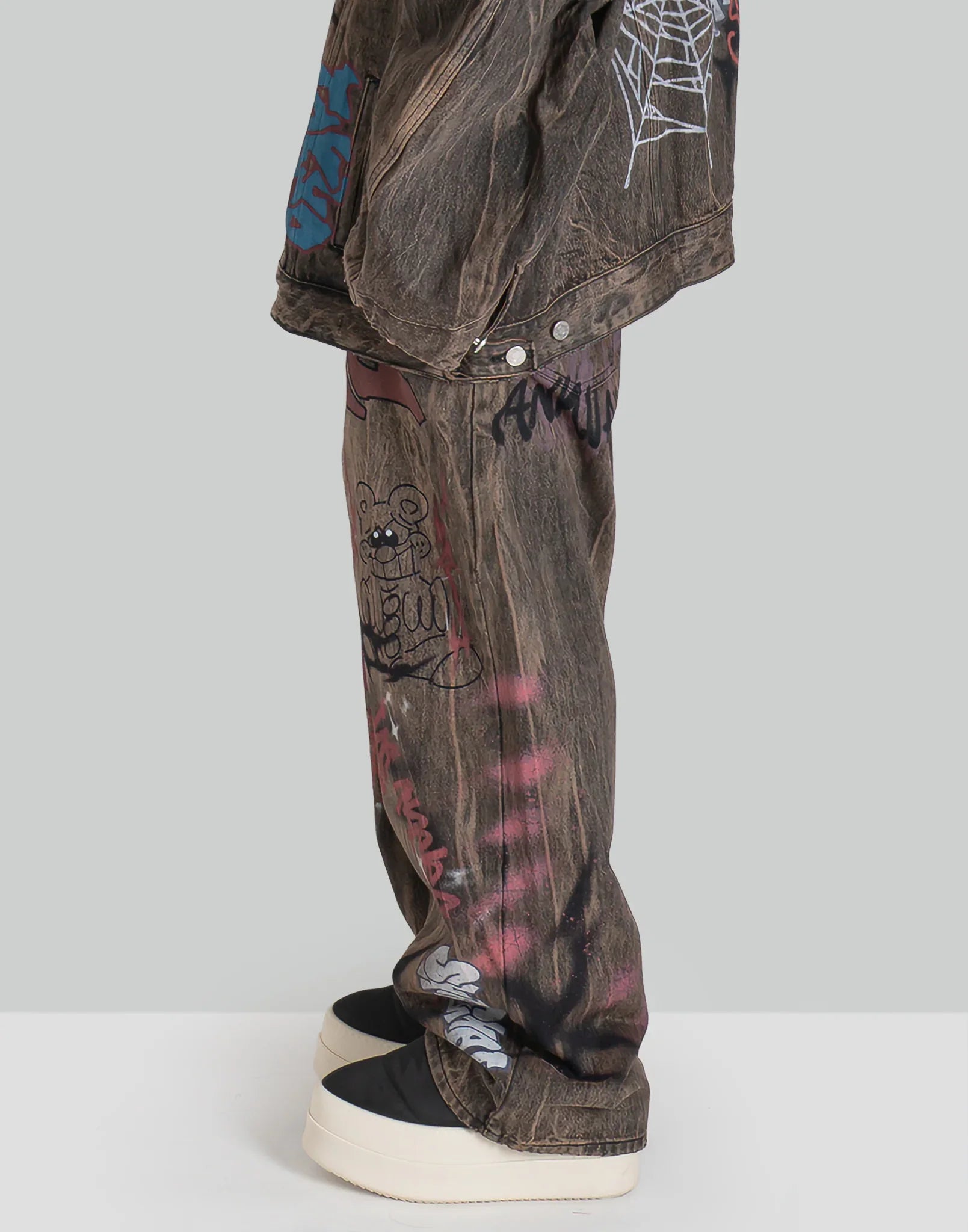 BUMPY GRAFFITI PRINT DISTRESSED DENIM PANTS