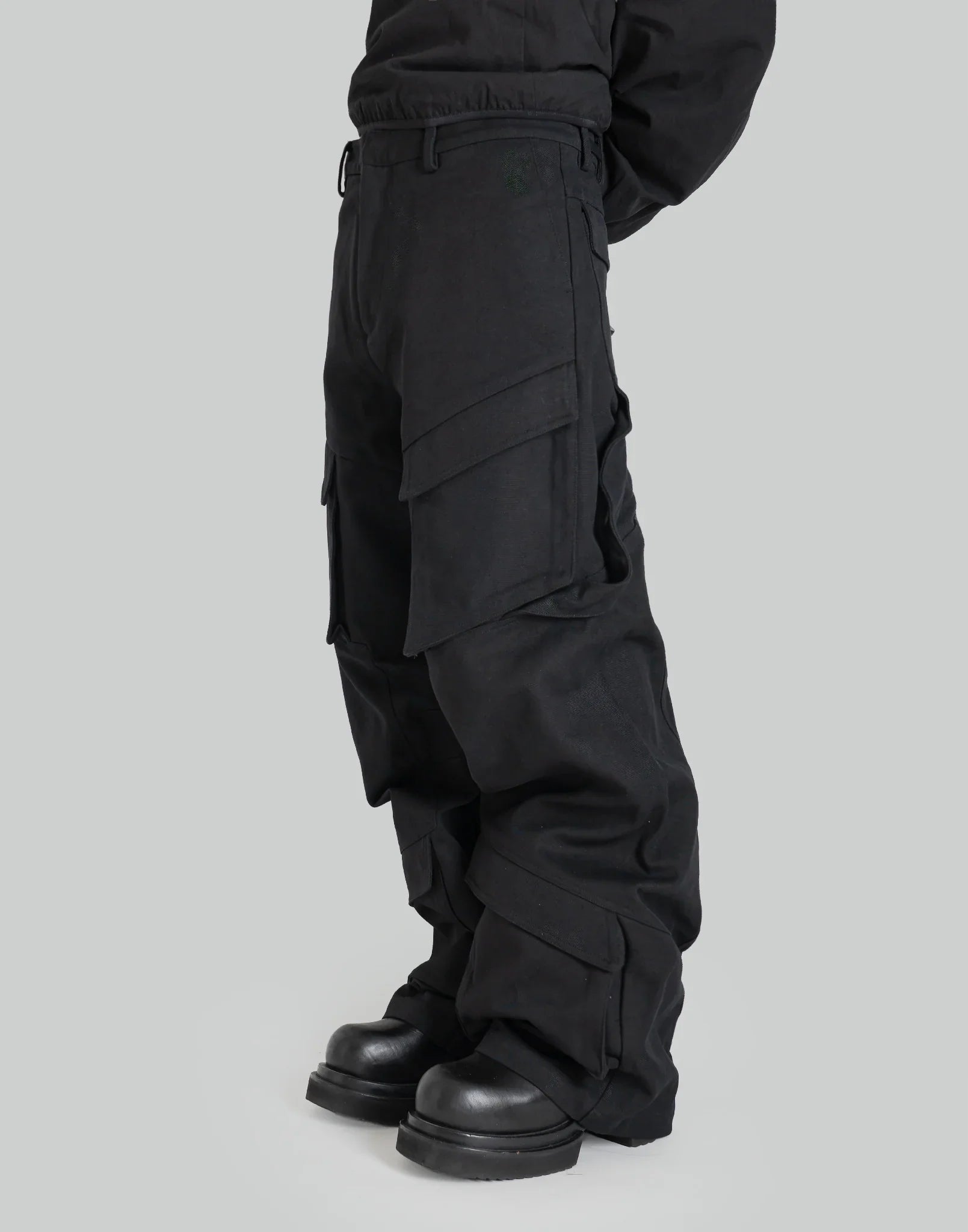 HELIOT EMIL CELLULAE CARGO TROUSERS – 082plus HELIOT EMIL CELLULAE CARGO TROUSERS – 082plus