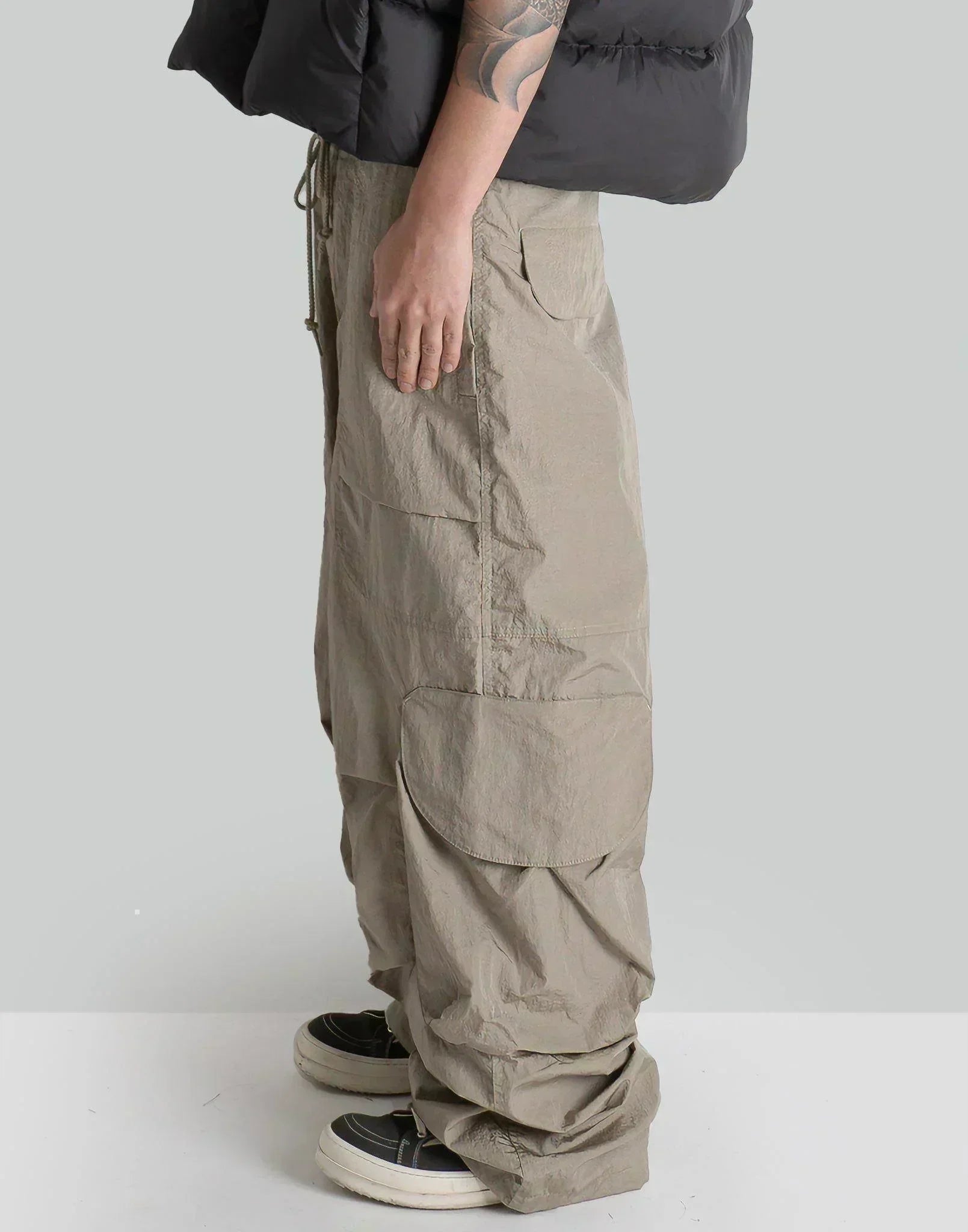 entire studios - FREIGHT CARGO - 082plus