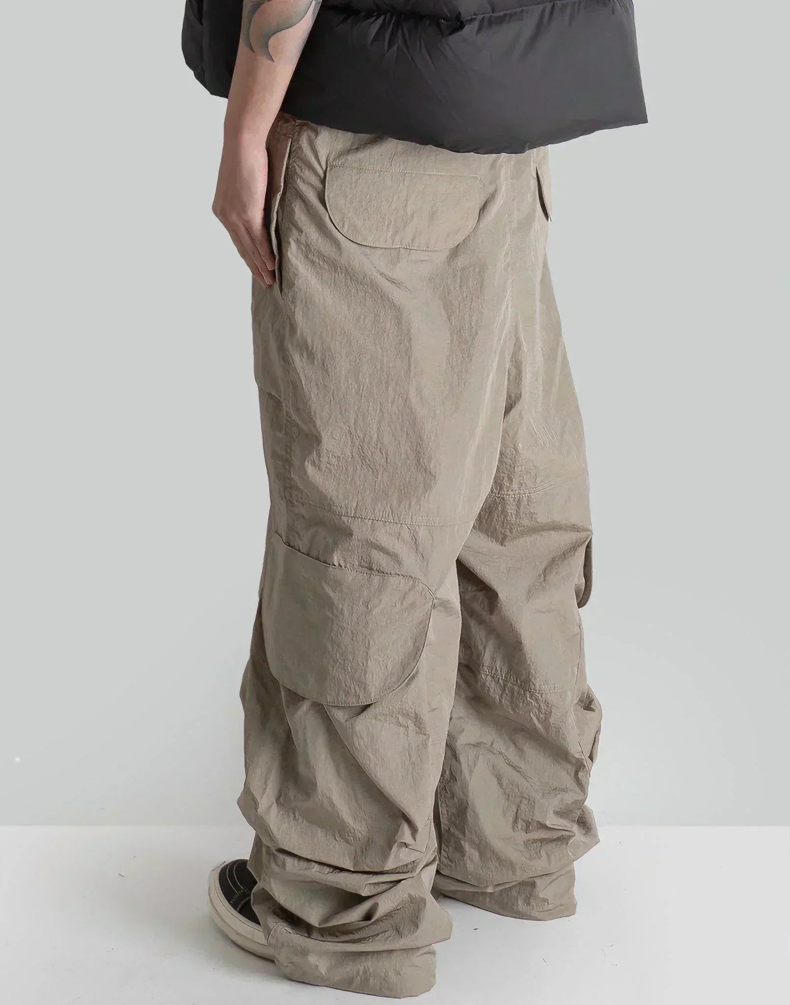 entire studios - FREIGHT CARGO - 082plus