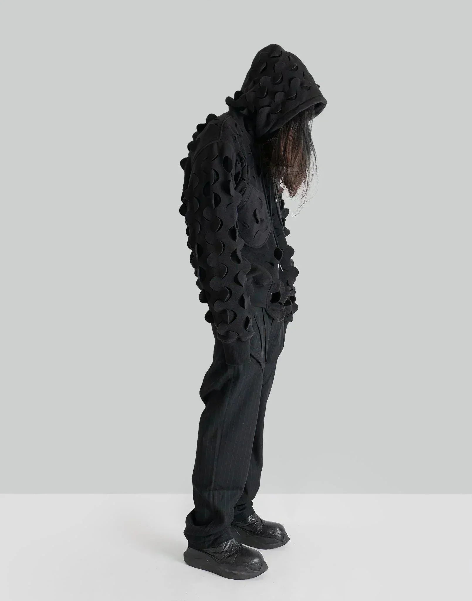 JUNTAE KIM - LASER-SLASHED FLEECE HOODIE - 082plus