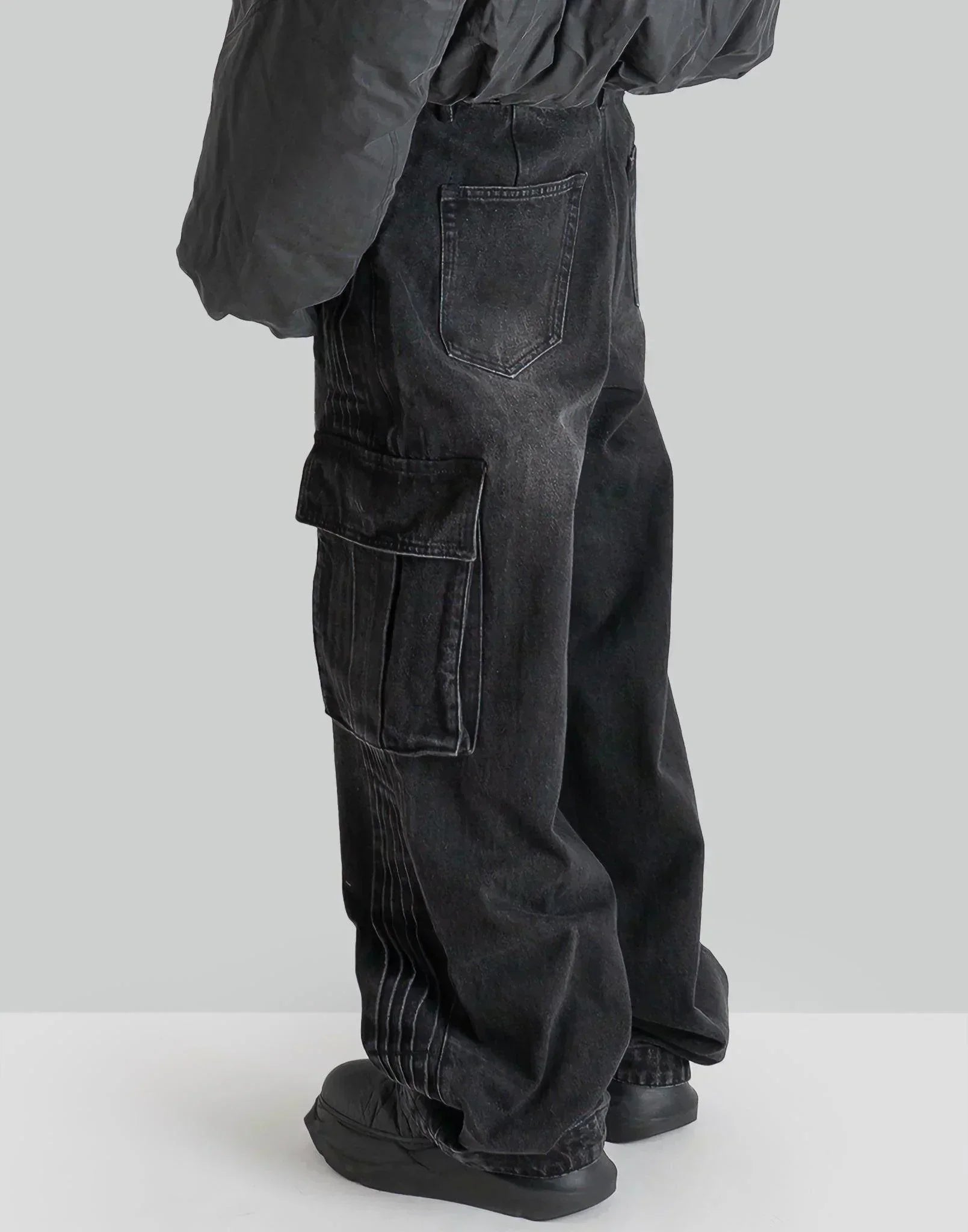 FENG CHEN WANG - PRINTED CARGO PANTS - 082plus