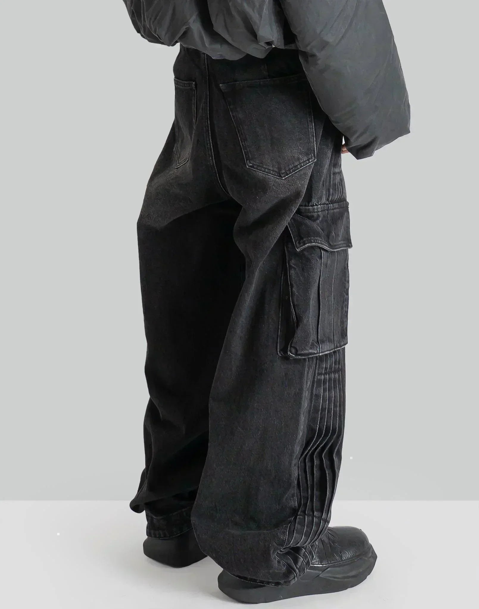 FENG CHEN WANG - PRINTED CARGO PANTS - 082plus