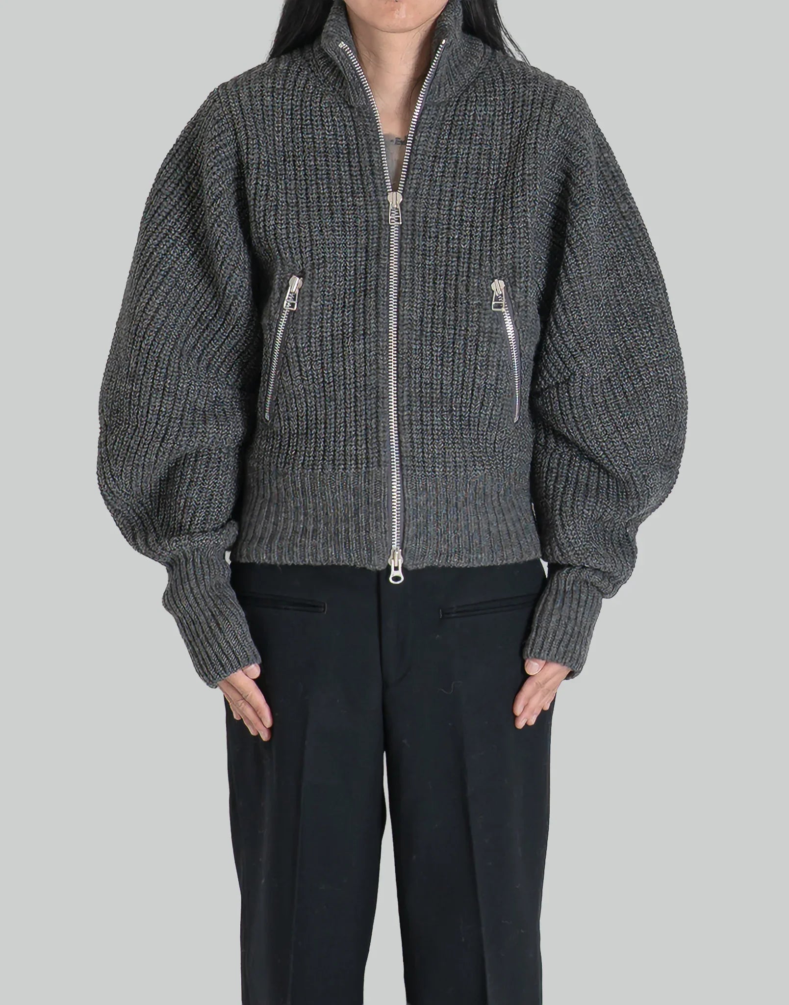 JOHN LAWRENCE SULLIVAN - RIBED MASSIVE ROUNDED SLEEVE ZIP-UP KNIT JACKET - 082plus