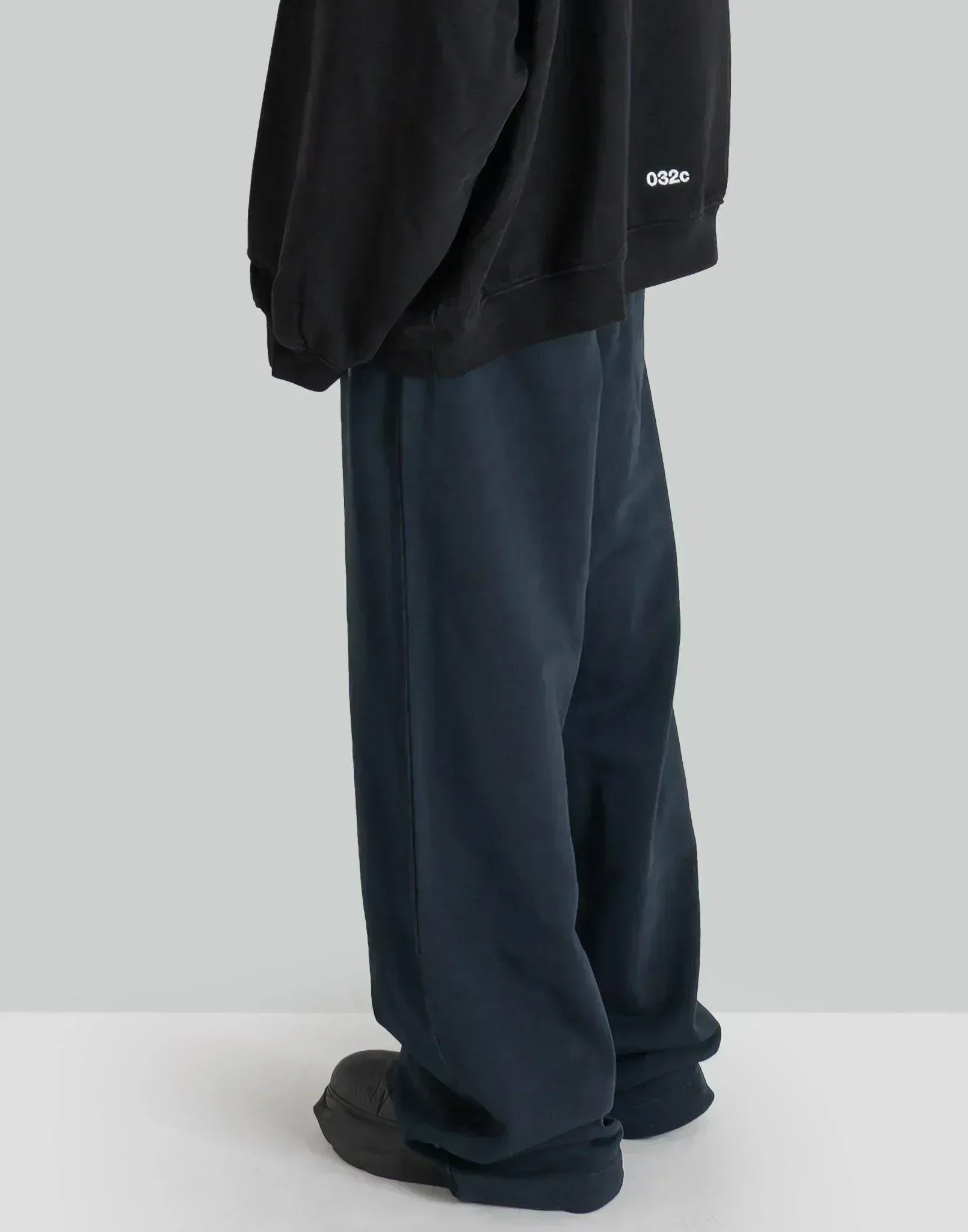 032C - 'RÓZSA VICTORIA'' STRAIGHT CUT SWEATPANTS - 082plus