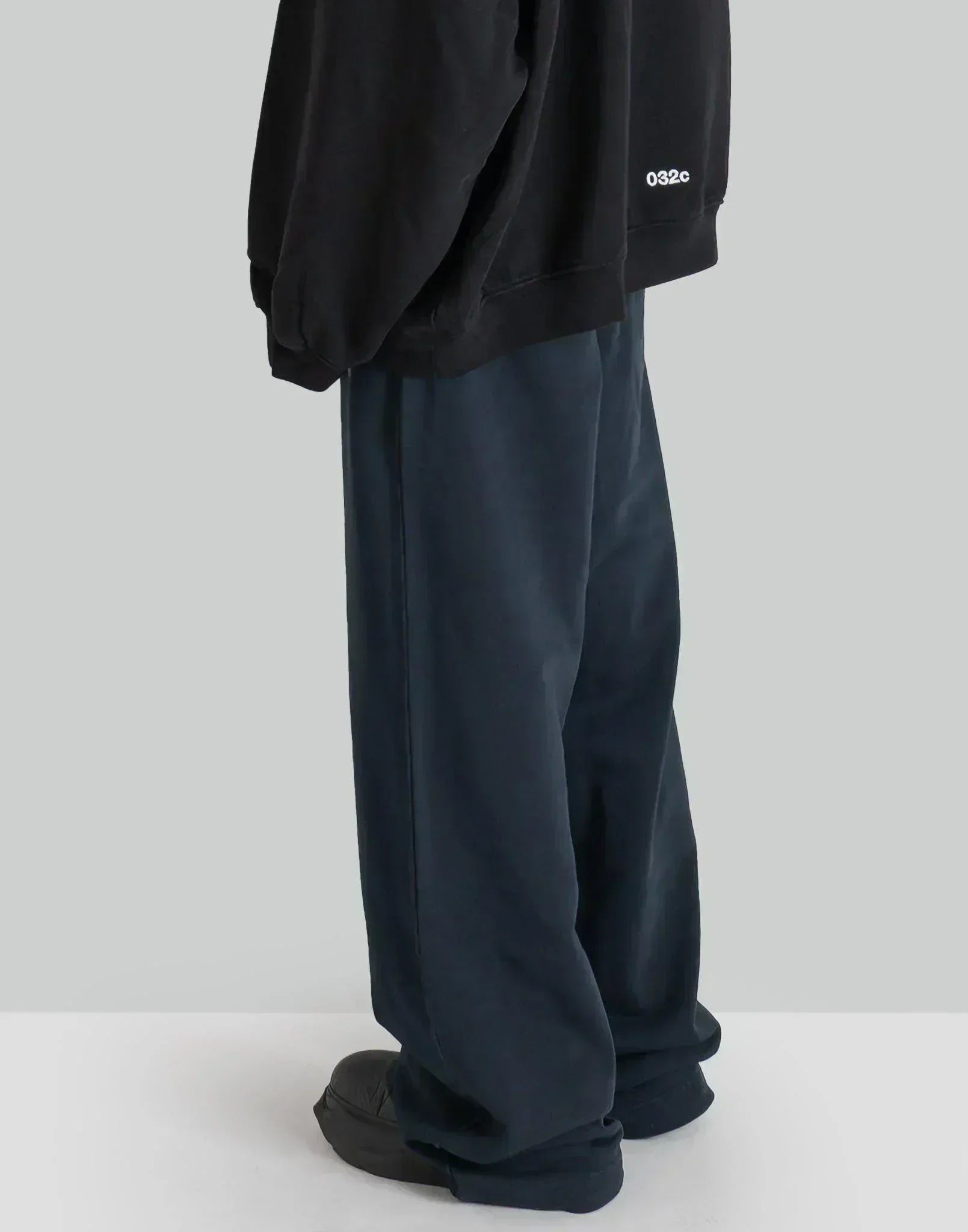 032C - 'RÓZSA VICTORIA'' STRAIGHT CUT SWEATPANTS - 082plus