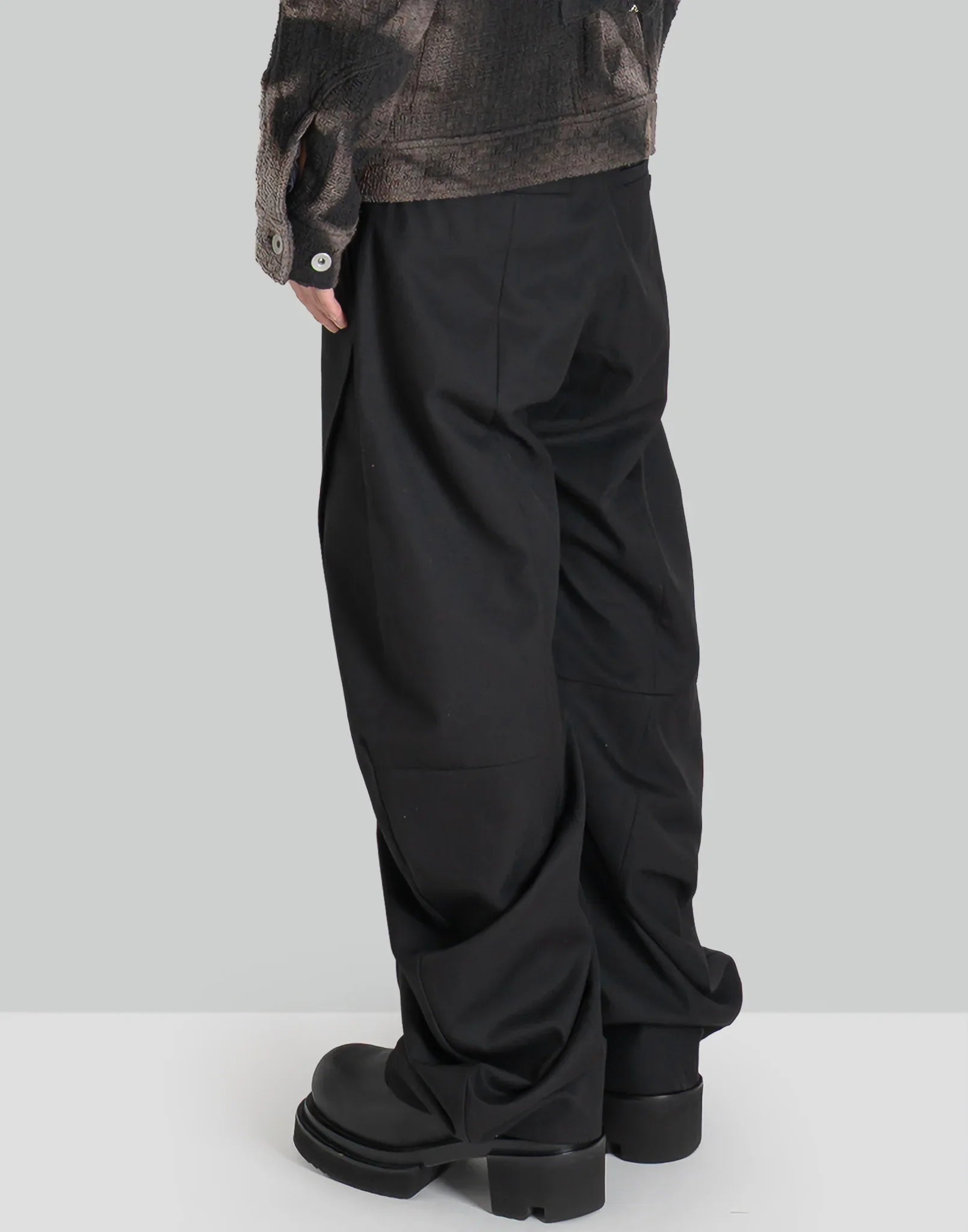 JiyongKim - SUN-BLEACHED CURVED TROUSERS - 082plus