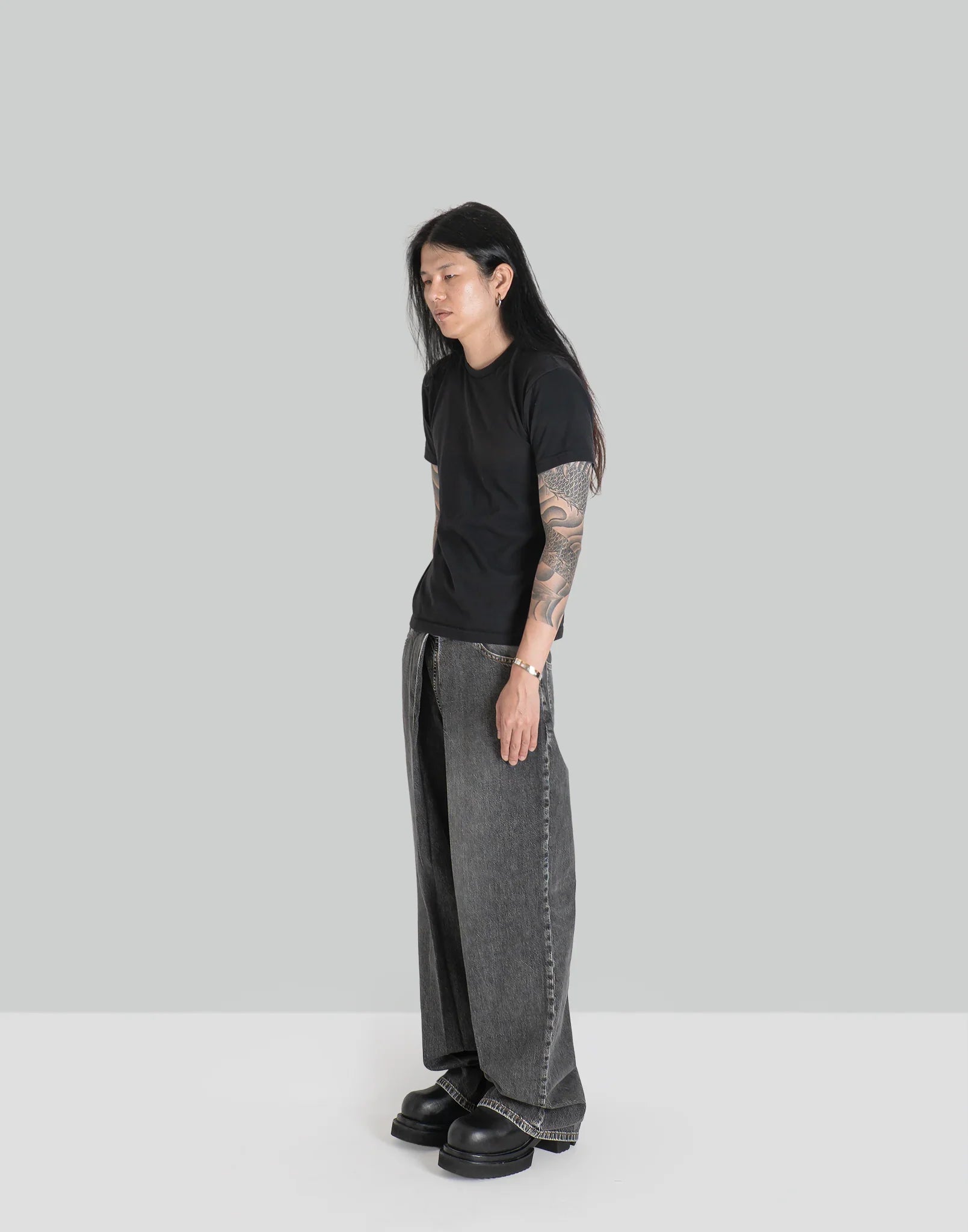 JOHN LAWRENCE SULLIVAN - WASHED DENIM WIDE PANTS - 082plus