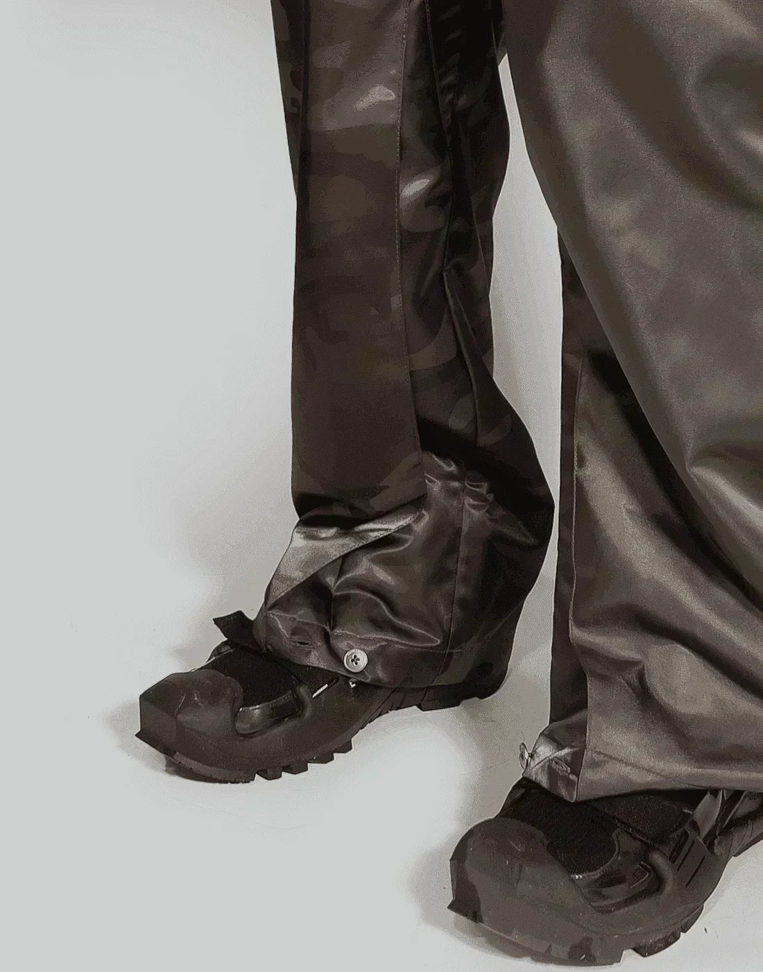 FENG CHEN WANG - CAMOUFLAGE PANELLED TROUSERS - 082plus