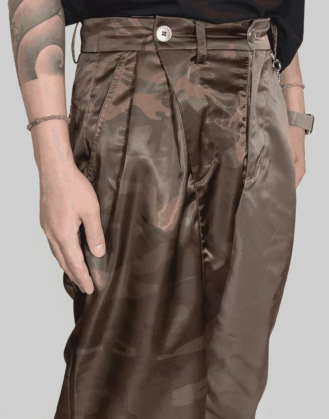 FENG CHEN WANG - CAMOUFLAGE PANELLED TROUSERS - 082plus