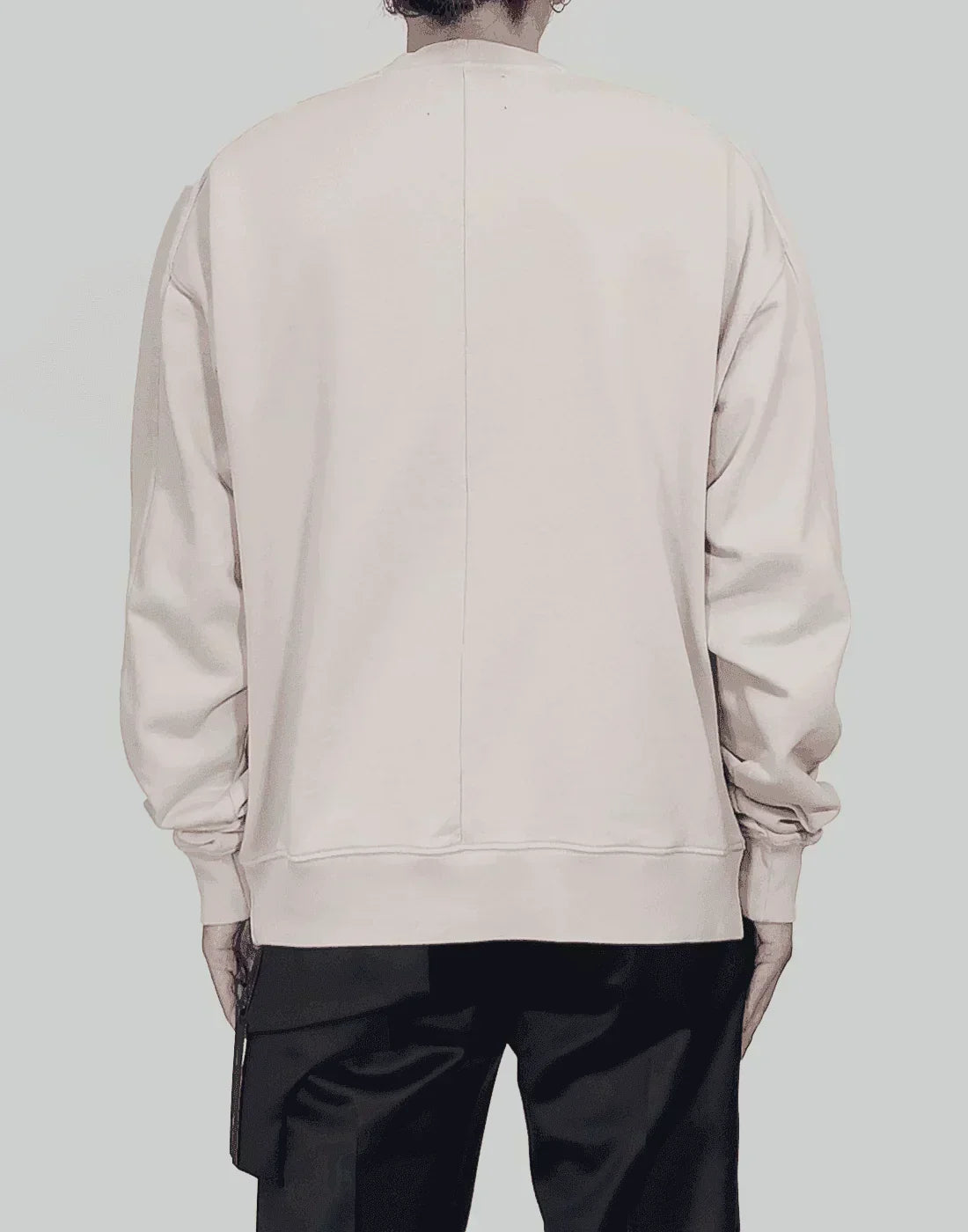 HELIOT EMIL - CREWNECK W. SHAPED POCKET - 082plus