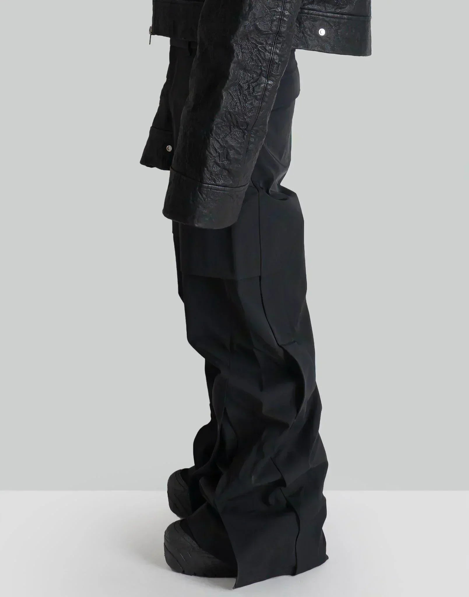 HELIOT EMIL - FORMED CARGO - 082plus