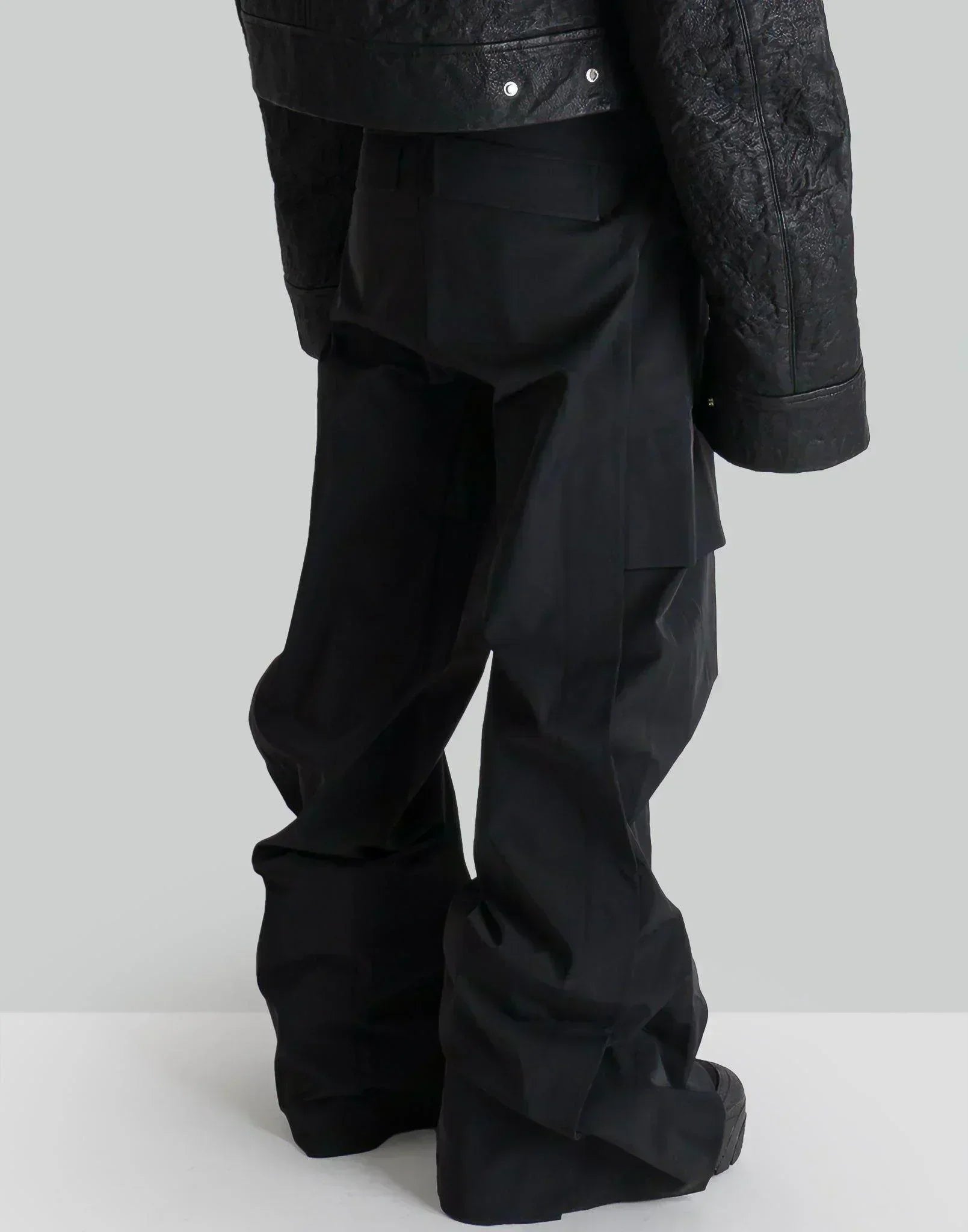 HELIOT EMIL - FORMED CARGO - 082plus