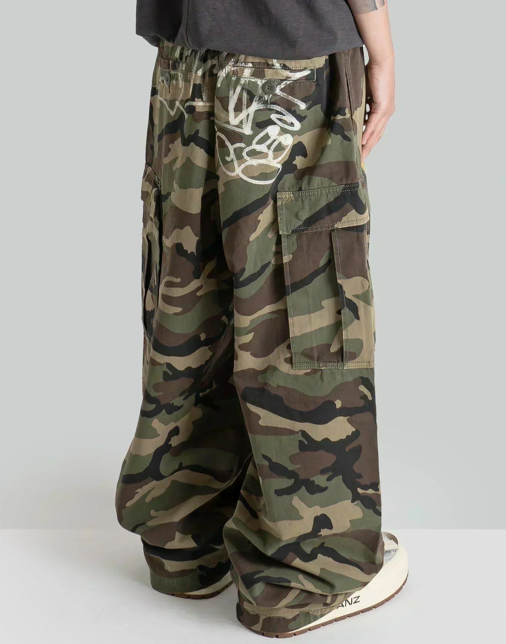 SANKUANZ - Graffiti Print Camo Cargo Pants - 082plus