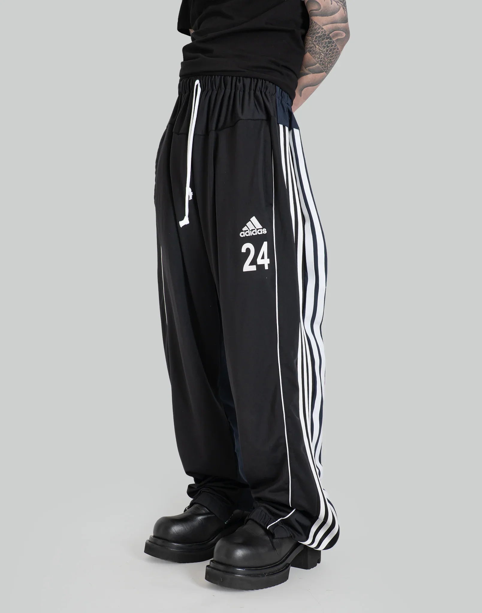 DISCOVERED Docking Wide Track Pants – 082plus