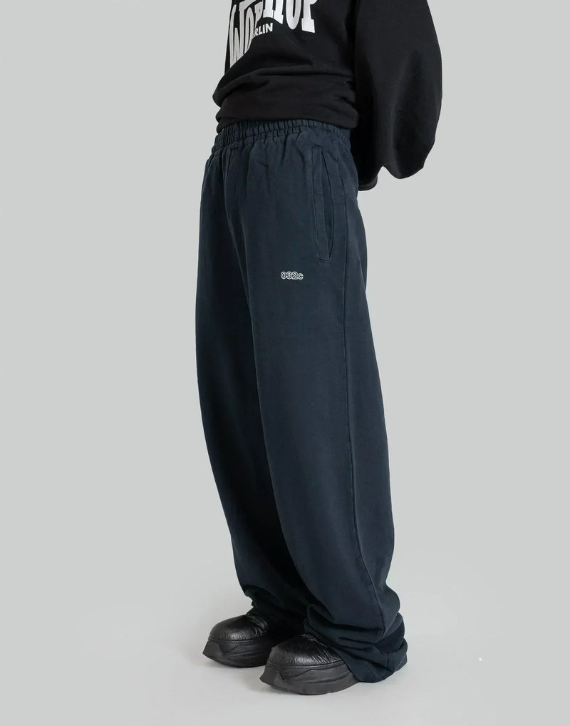 032C - 'RÓZSA VICTORIA'' STRAIGHT CUT SWEATPANTS - 082plus