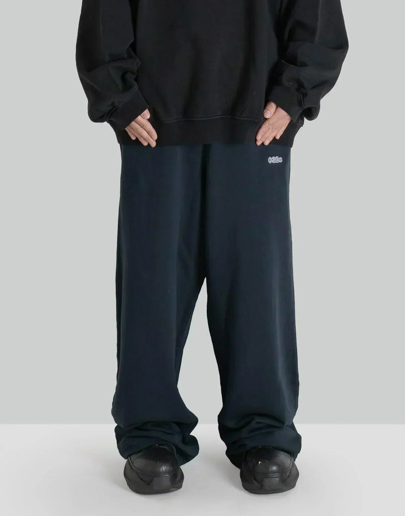 032C - 'RÓZSA VICTORIA'' STRAIGHT CUT SWEATPANTS - 082plus