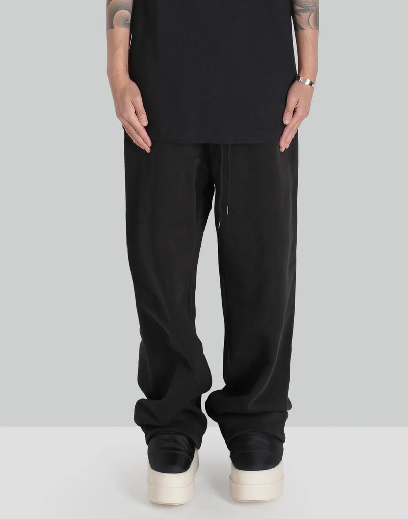 STRAIGHT LEG SWEATPANT
