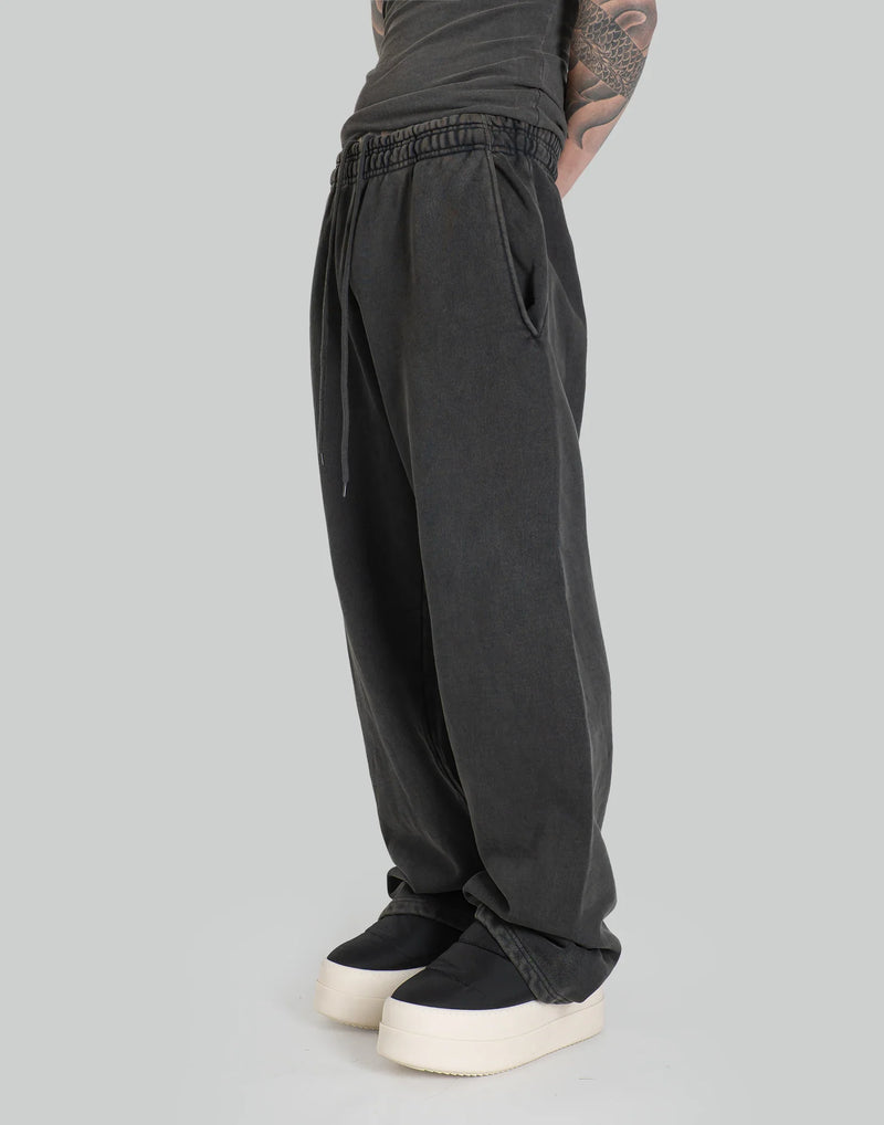 STRAIGHT LEG SWEATPANT
