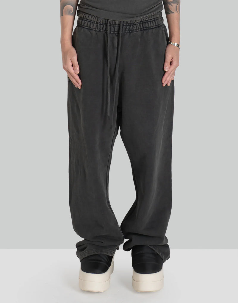 STRAIGHT LEG SWEATPANT