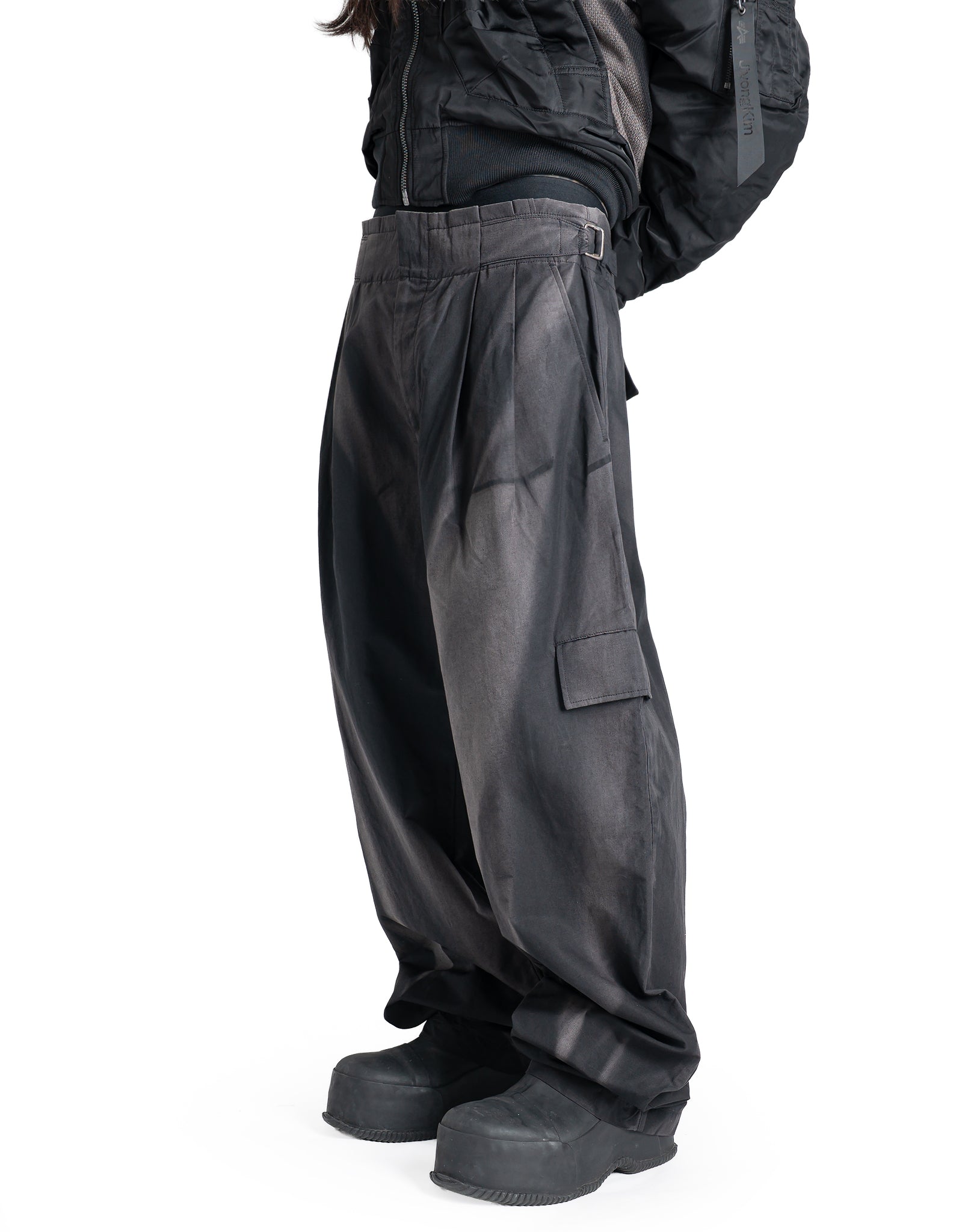 JiyongKim - SUN-BLEACHED PLEATED TROUSERS - 082plus