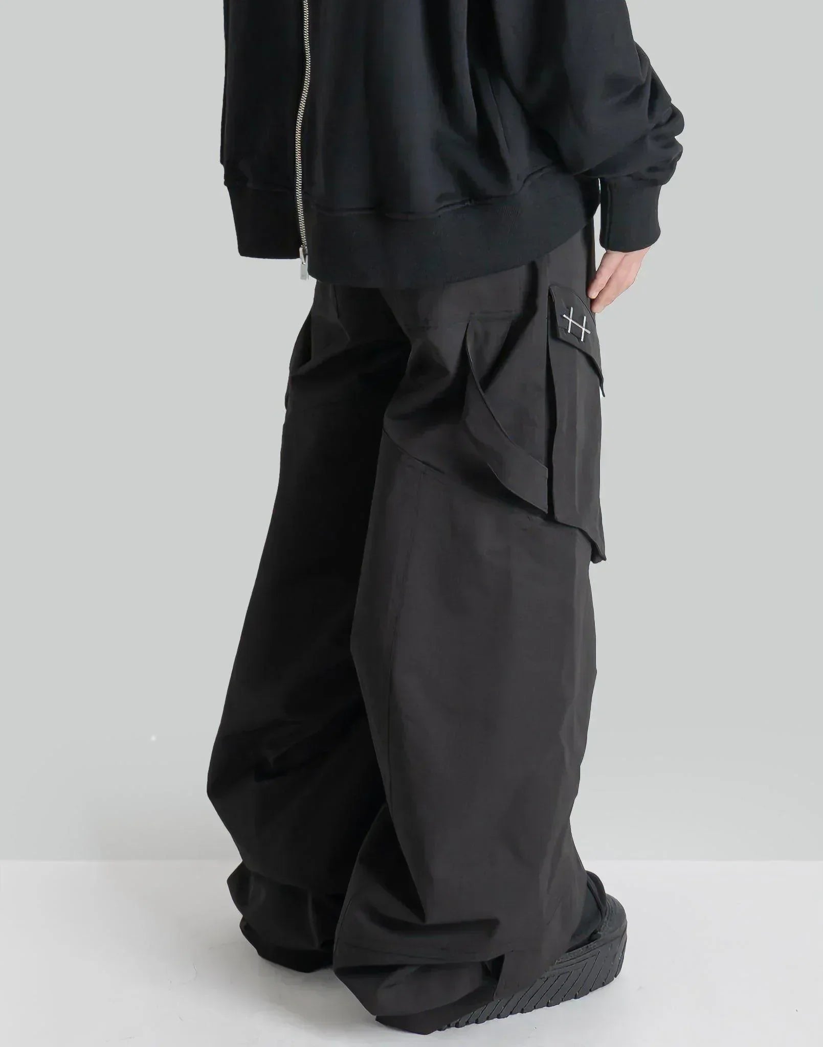 【関税込み】HELIOT EMIL ブラック Cellulae カーゴパンツ HELIOT EMIL CELLULAE CARGO TROUSERS – 082plus