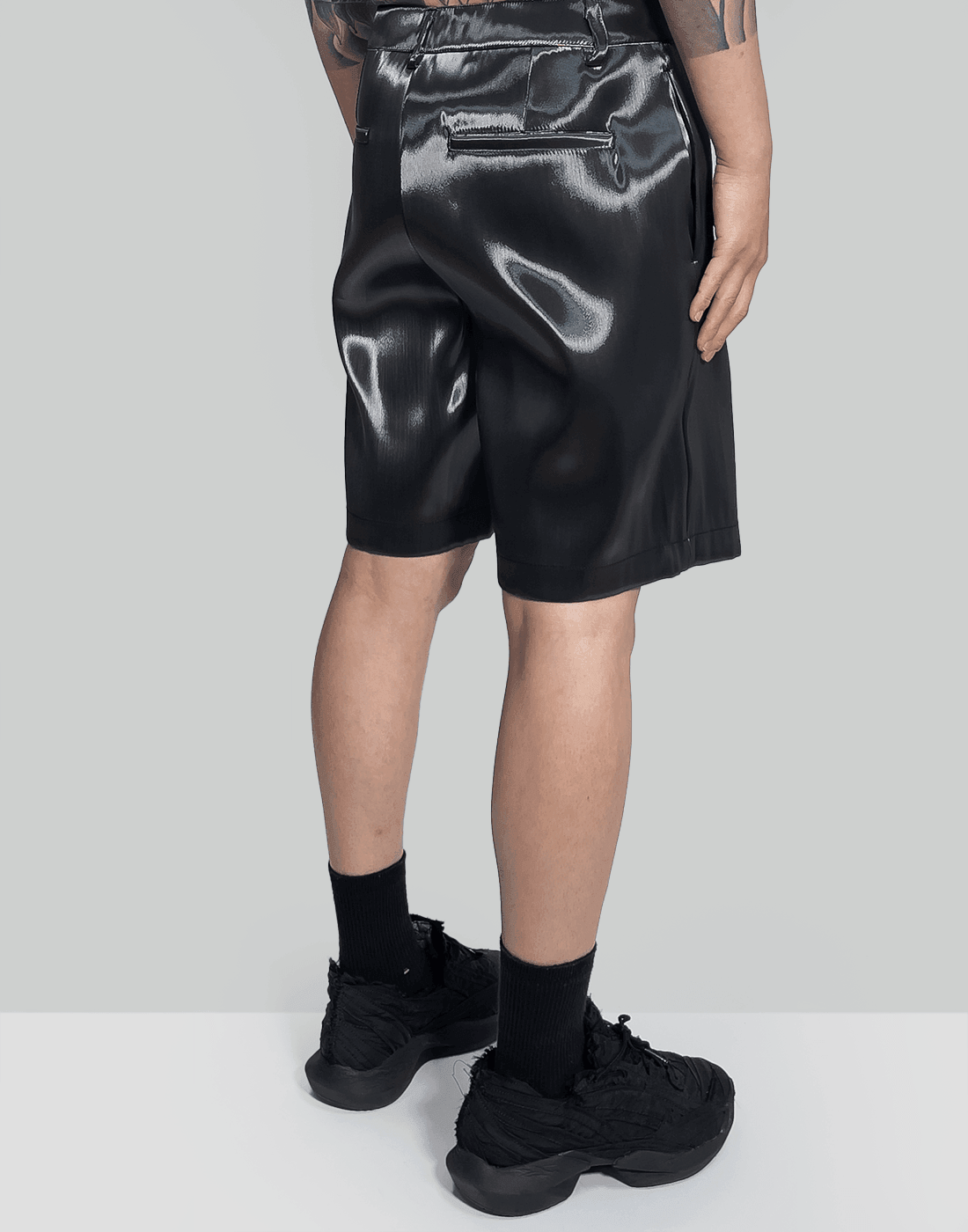 エリオットエミル HELIOT EMIL Liquid Metal Bermuda Shorts