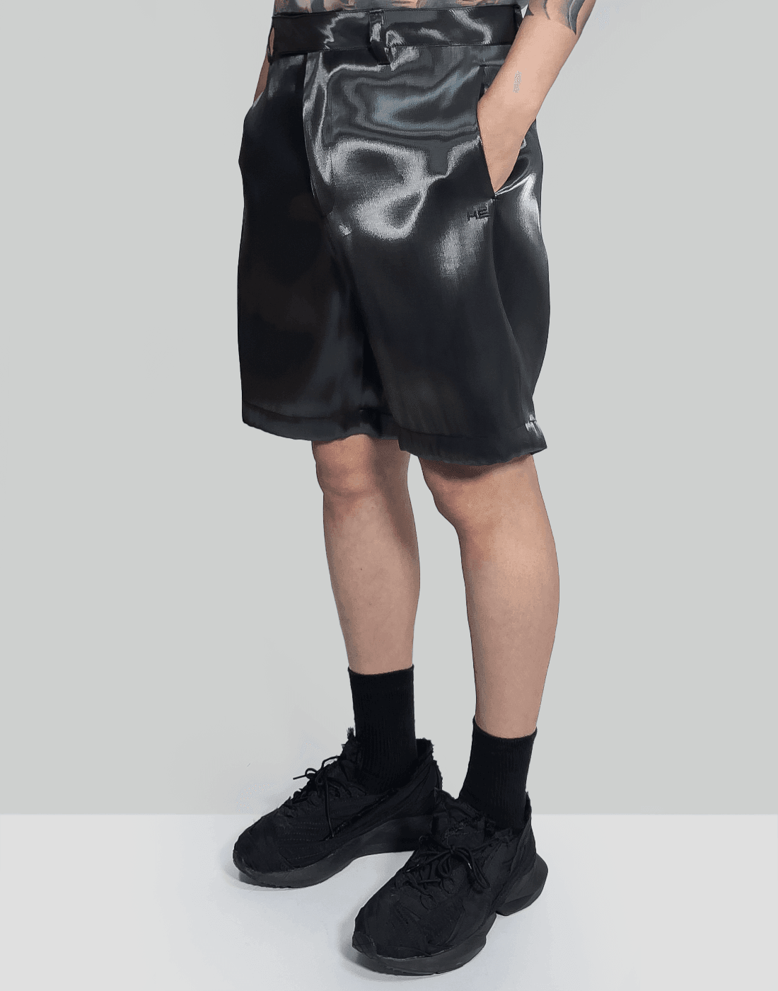 エリオットエミル HELIOT EMIL Liquid Metal Bermuda Shorts