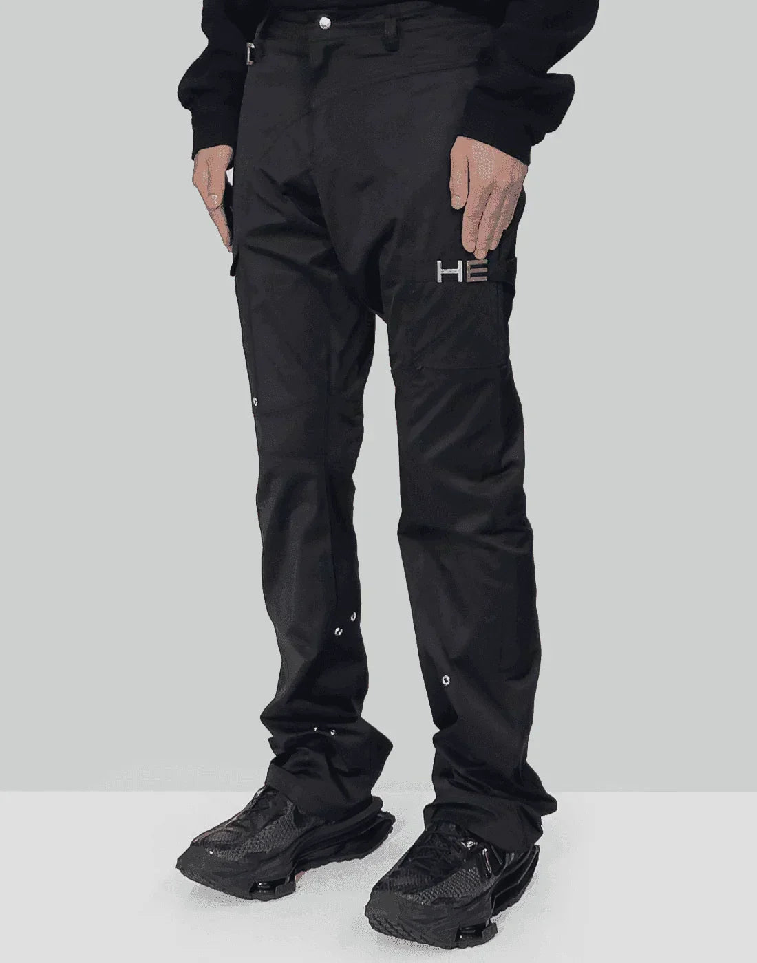Heliot Emil cargo pants 　カーゴパンツ HELIOT EMILのブラック Cellulae カーゴパンツがセール中