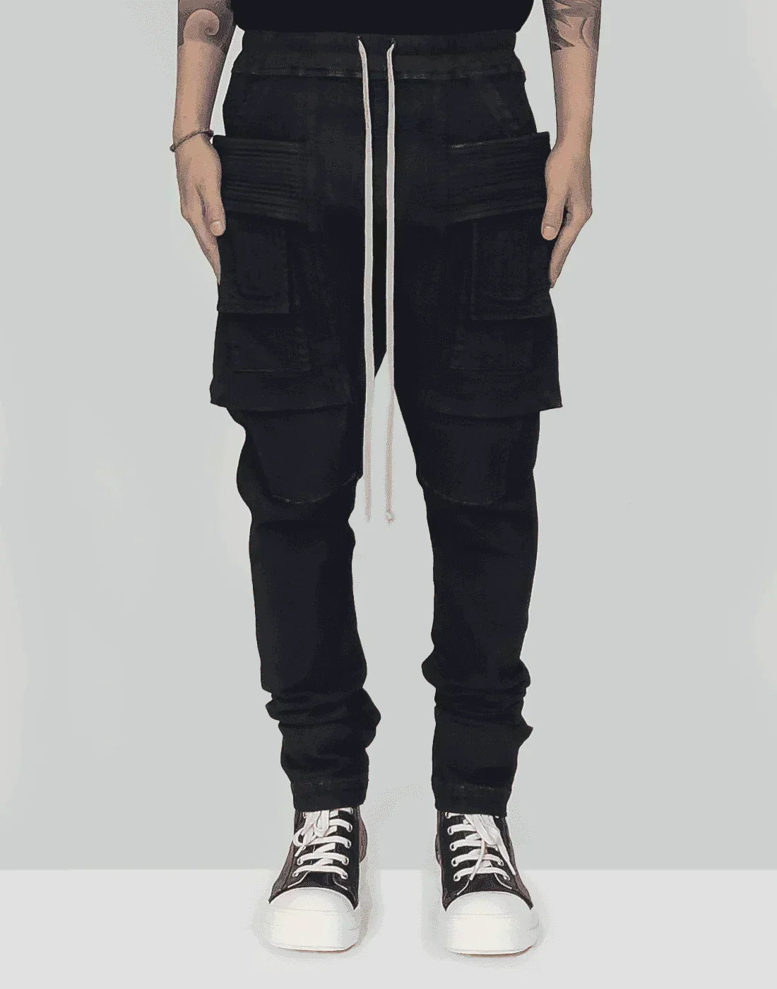 新品　Rick Owens drkshdw classic cargo サイズS 新品 Rick Owens drkshdw classic cargo サイズS DRAWSTRINGS